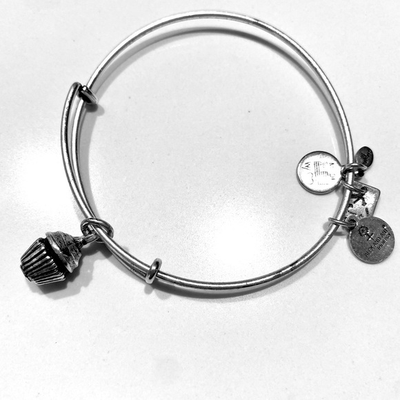 Cupcake Charm Bangle - Picture 2 of 2